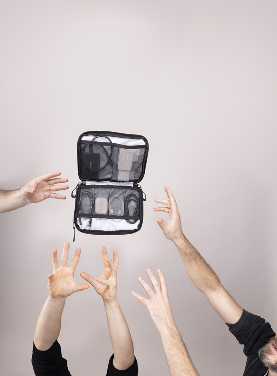 TROIKA Kabeltasche TROIKA BLACK TECH POUCH 2